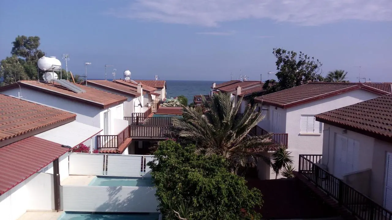 Spiros Seaside Home Meneou